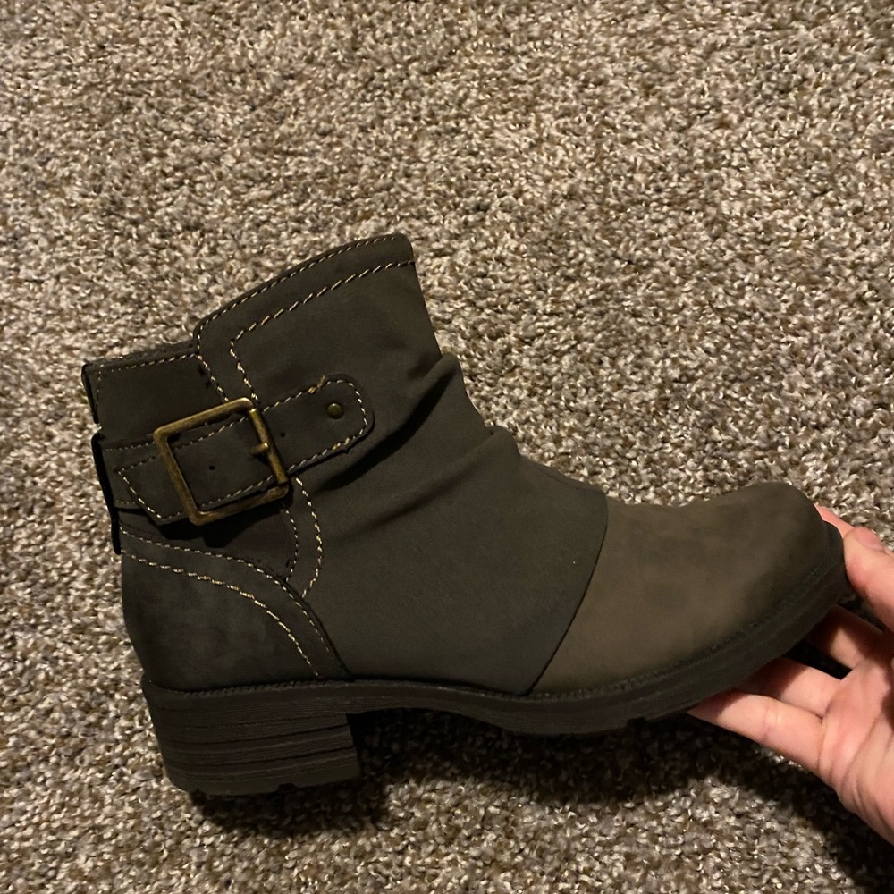 Earth Origin size 6.5 Raveen bootie- like new